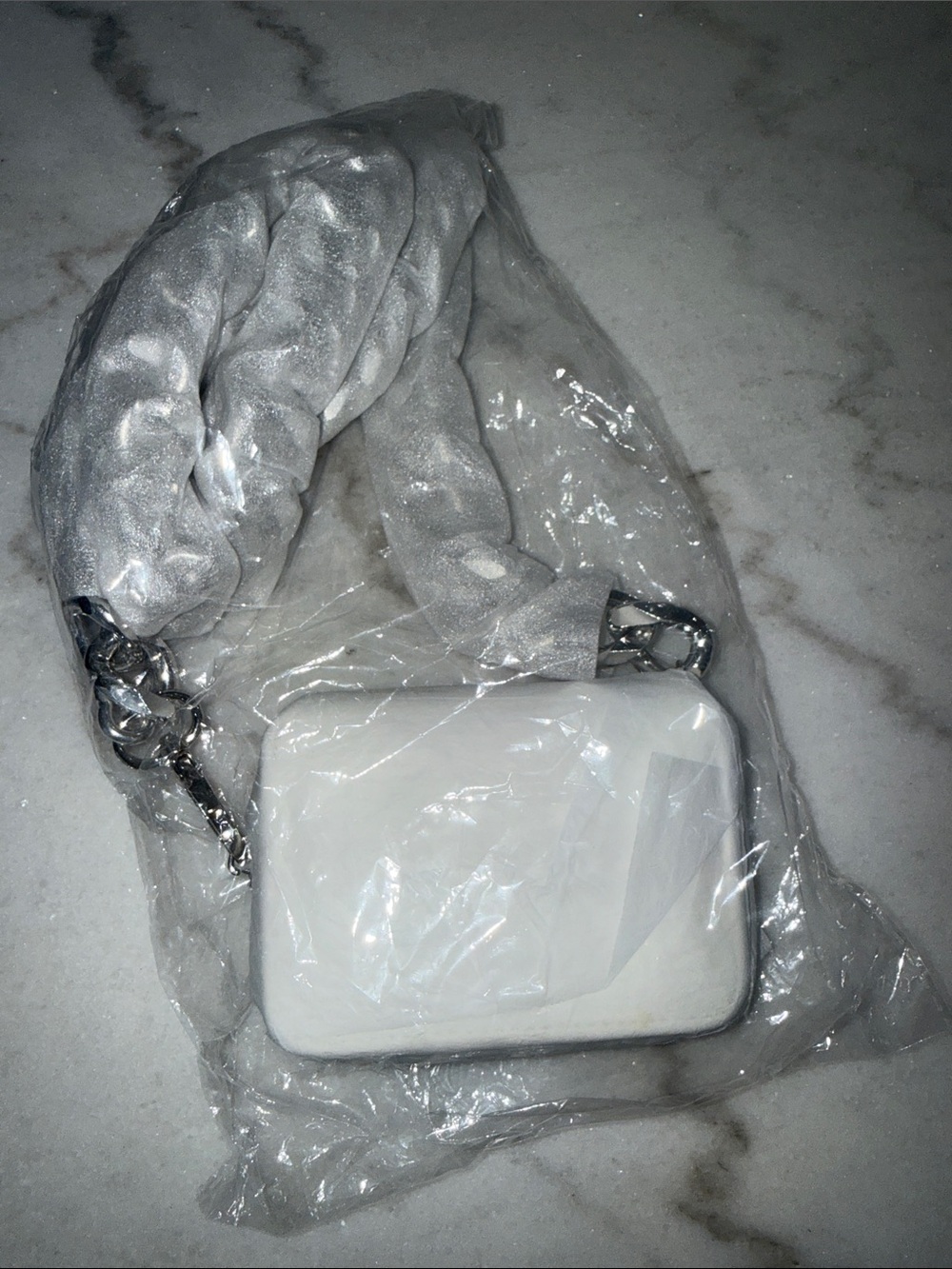 Sante Grace White Mini Card Holder with Thick Silver-Tone Chain Strap-New🤍⛓️ - Picture 4 of 5